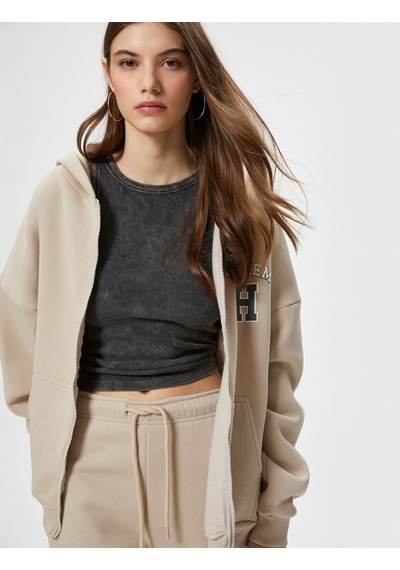 Koton Fermuarlı Kapşonlu Sweatshirt Kolej Temalı Arkası Baskılı Kanguru Cepli Rahat Kalıp Bej 4wal10720ık Ekru Koton Fermuarlı Kapşonlu Sweatshirt Kolej Temalı Arkası Baskılı Kanguru Cepli Rahat Kalıp Bej 4wal10720ık Ekru
