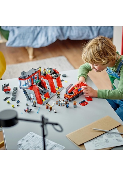LEGO® City İtfaiye Kamyonlu İtfaiye Merkezi 60414 6+ Yaratıcı Oyuncak Yapım Seti - 843 Parça