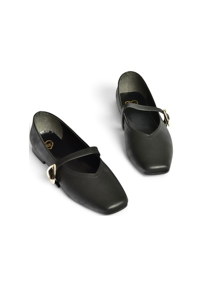 Fox Shoes Y726632609 Siyah Kalp Toka Detaylı Kadın Babet