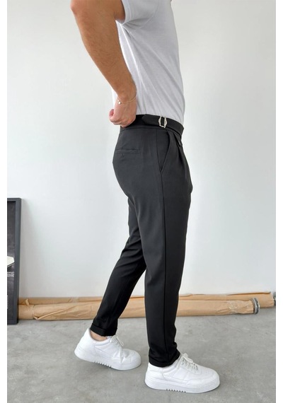 Siyah Kemer Detaylı Regular Fit Kumaş Pantolon