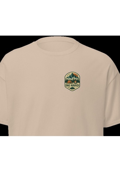 Wildstyle Dağ Havası Renkli Vintage Dağ Doğa Kamp Rozet Baskılı Unisex Bisiklet Yaka Pamuklu Tişört Camel