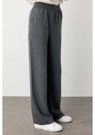 Mizalle Geniş Paça Beli Lastikli Gri Triko Jogger Pantolon Gri