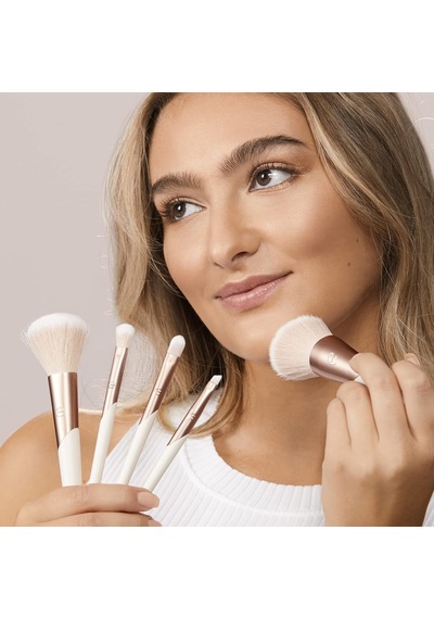 Luxe Natural Elegance Profesyonel Yüz Makyajı Ve Fondöten Fırça Seti, Yüz, Yanak Ve Göz Makyajı İçin Premium Fırça Seti, Sentetik Makyaj Fırçaları, Vegan Ve Zulüm İçermez, 5 Parça Set