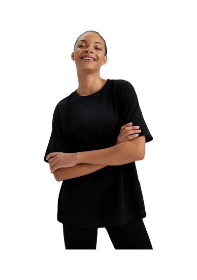 Hvç Kadın Oversize Geniş Kesim %100 Pamuk Yumuşak Dokulu Basic Bisiklet Yaka Siyah Tişört Hvç Kadın Oversize Geniş Kesim %100 Pamuk Yumuşak Dokulu Basic Bisiklet Yaka Siyah Tişört
