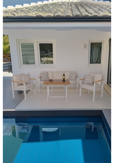 Neokas Balkon Mobilyası, 1 +1 + 3+ Masa Bahçe Takımı, Kafe Koltuğu, Bekleme Alanı Koltuğu, Beyaz Neokas Balkon Mobilyası, 1 +1 + 3+ Masa Bahçe Takımı, Kafe Koltuğu, Bekleme Alanı Koltuğu, Beyaz