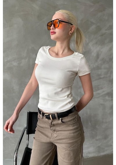 Beyaz Geniş Yaka Fittili Basic Kadın T-shirt Mg2293 Beyaz Beyaz Geniş Yaka Fittili Basic Kadın T-shirt Mg2293 Beyaz