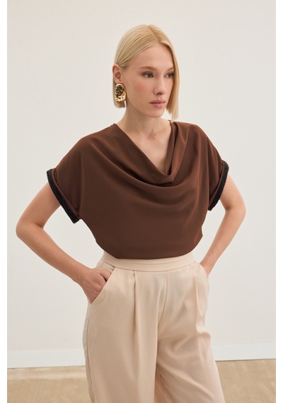 Sateen Kollar Taş Detaylı Salaş Bluz - Kahve-136462 Kahve