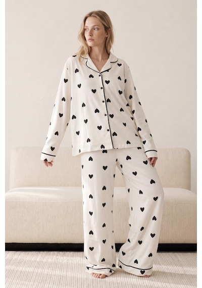 Siyah İnci Düğmeli Biyeli Oversize Pamuklu Örme Pijama Takım 8071 Beyaz Siyah Kalp Siyah İnci Düğmeli Biyeli Oversize Pamuklu Örme Pijama Takım 8071 Beyaz Siyah Kalp