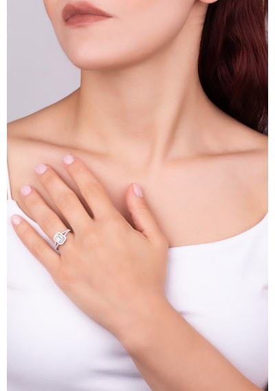 Mozanit Işığı 18 Ayar Beyaz Altın Kaplama Emerald Kesim Yüzük