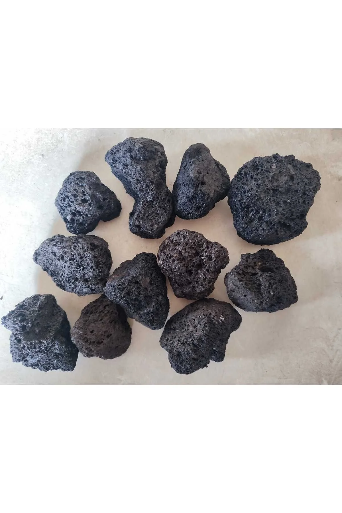 Lav Taşı 5 Kg Mangal Taşı 3 Ila 6 Cm Arasında Dekoratif Tir. Siyah Renkli