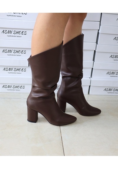 Asmi Shoes Kadın Kimber Kahverengi Körüklü 7 Cm Topuklu Arkadan Fermuarlı Sivri Burun Kalın Topuk Çizme Asmi Shoes Kadın Kimber Kahverengi Körüklü 7 Cm Topuklu Arkadan Fermuarlı Sivri Burun Kalın Topuk Çizme