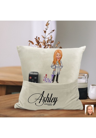 Bk Gift Kişiye Özel Eczacı Karikatür Tasarımlı Organizer Kumanda Ve Atıştırmalık Cepli Sarı Kırlent Yastık-7 Arkadaşa Hediye, Cepli Yastık