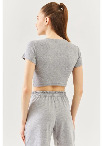Butikgiz Kadın Kısa Kol Bisiklet Yaka Vücuda Oturan %100 Pamuklu Kaşkorse Esnek Crop Bluz Açık Gri