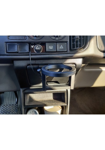 Saab 900 Konserve Ve Benzeri Destekli Bardaklık