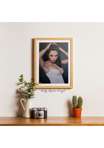 Angelina Jolie 20x30 Cm Boyutunda El İmzalı Fotoğraf Ömür Boyu C