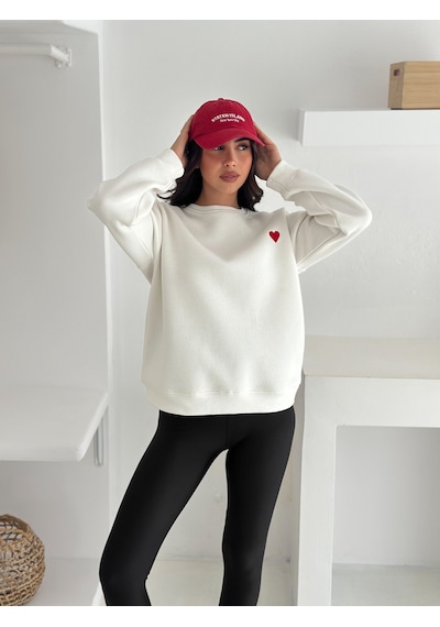 Kadın Kalp Nakışlı Sweatshirt Sade & Sevgi Dolu Stil Beyaz