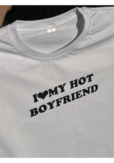 Kalic Studio I Love My Hot Boyfriend - T-shirt Beyaz