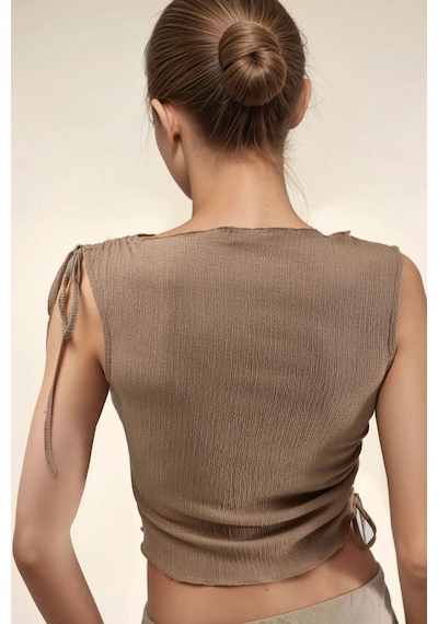 Hiccup Drapeli Detaylı Dokulu Kayık Yaka Crop Top Deve Kahvesi