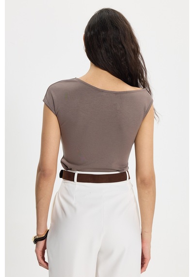 Tudors Kadın Slim Fit Dar Kesim Kısa Kollu Kayık Yaka Kahverengi Bluz-50542