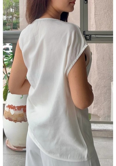 Bb Butik Basic Tasarım Dokuma Modal Kumaş Kolsuz Bluz Rahat Kalıp Modern Kadın Bluz My3535 Beyaz Bb Butik Basic Tasarım Dokuma Modal Kumaş Kolsuz Bluz Rahat Kalıp Modern Kadın Bluz My3535 Beyaz