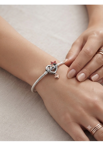 Kadın 'anne Ve Sevgi' Yazılı Kalp Model Sallantılı Gümüş Charm