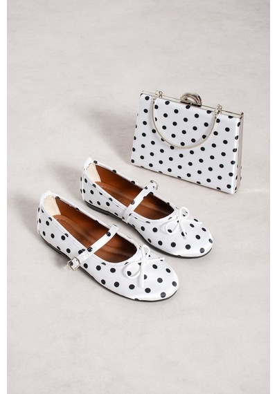 Dabab Shoes Penelop Kadın Beyaz Saten Puantiyeli Fiyonk Detaylı Tokalı Mary Jane Babet Ayakkabı Ve Zincirli Çanta Seti