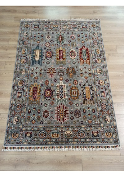 Çam Halı Sultani 807 Gri Yün Ve Bambu İle Özel Tezgahlarda Üretilen Otantik Desenli El Emeği Modern Uşak Halısı Gri Çam Halı Sultani 807 Gri Yün Ve Bambu İle Özel Tezgahlarda Üretilen Otantik Desenli El Emeği Modern Uşak Halısı Gri