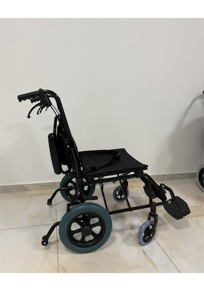 Özellikli Tekerlekli Sandalye Katlanır Kolçaklar Hareketli Refakatçi Frenli Ufak Küçük Sandalye