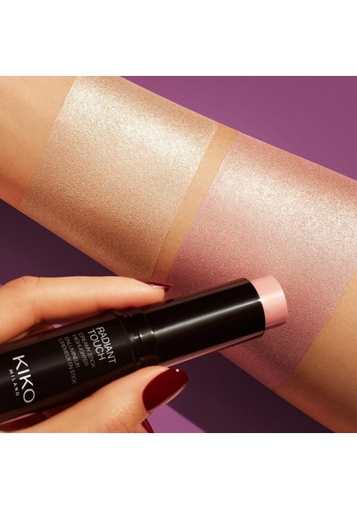 Radiant Touch Creamy Stick Highlighter 100 Parlatıcı Çubuk: Parlak Kaplamalı Kremsi Doku Çok Renkli