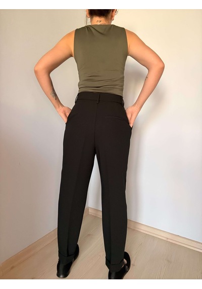 Siyah Kıvrık Paça Düz Fit Pantolon siyah