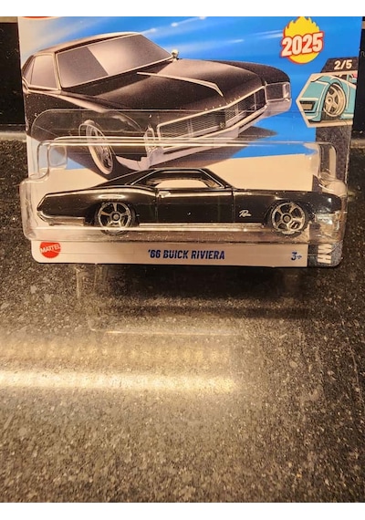 Hot Wheels 1/64 Buick Riviera