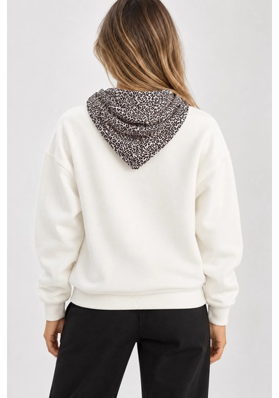 Mevese Bisiklet Yaka Nakışlı Kadın Sweatshirt - Üç İplik Şardonlu Oversize Şık Tasarım - Beyaz Mevese Bisiklet Yaka Nakışlı Kadın Sweatshirt - Üç İplik Şardonlu Oversize Şık Tasarım - Beyaz