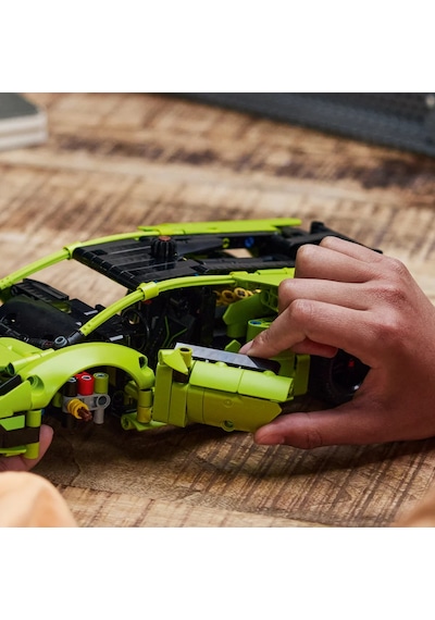 LEGO® Technic 42161 Lamborghini Huracán Tecnica 806 Parça