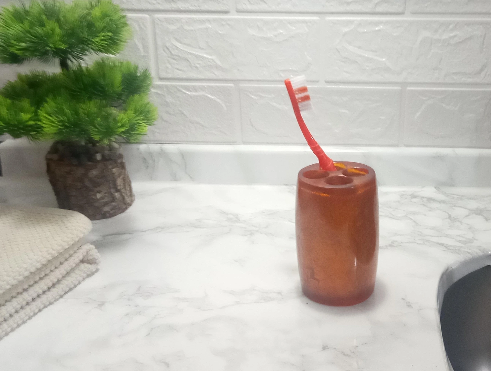 2 Adet Diş Fırçalık Altın Renkli Poliresin 5x5x7cm Banyo Seti Çok Renkli
