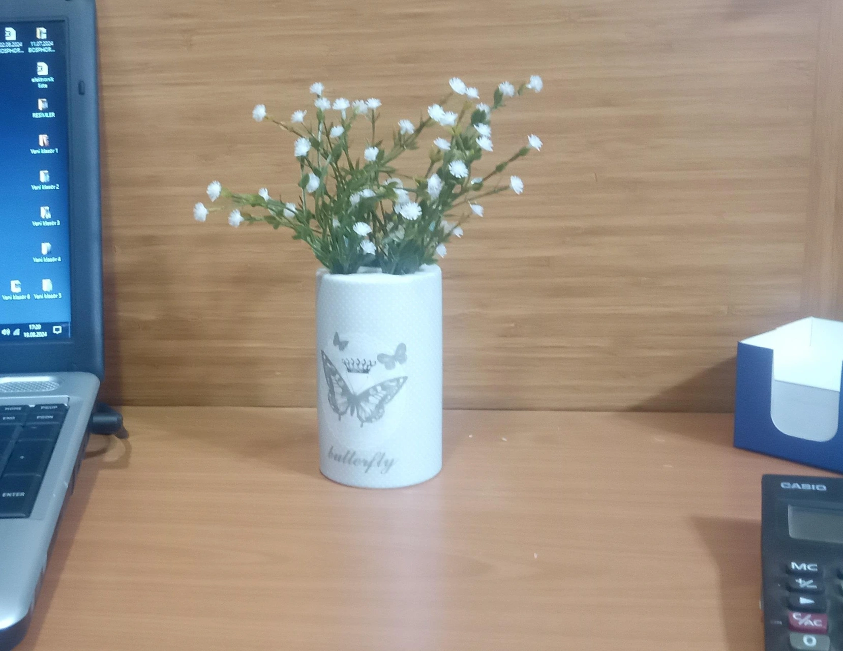 2 Adet Vazo Dahil,vazoda Çiçek,beyaz Yapay Çiçek,vazo Dekoratif Kelebek Desenli 7x7x16cm Çok Renkli