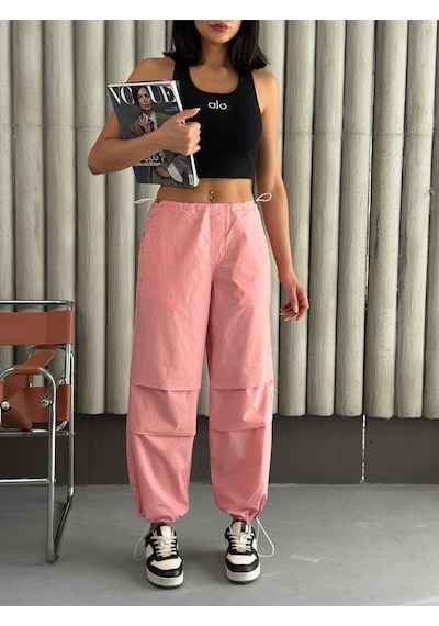 Dizleri Pile Detaylı Paraşüt Pantolon Pembe
