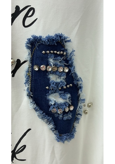 La Velina Büyük Beden Asimetrik Şifon Detaylı Taş Ve Denim Aplikeli Baskılı Rahat Kesim Kadın Bluz Beyaz La Velina Büyük Beden Asimetrik Şifon Detaylı Taş Ve Denim Aplikeli Baskılı Rahat Kesim Kadın Bluz Beyaz