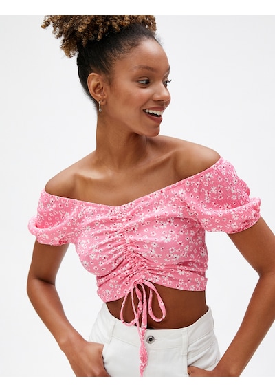Koton Crop Tişört Çiçekli Omuzları Açık Kısa Kollu Bağlama Detaylı Pembe Desenli 3sal10387ık Pembe Koton Crop Tişört Çiçekli Omuzları Açık Kısa Kollu Bağlama Detaylı Pembe Desenli 3sal10387ık Pembe