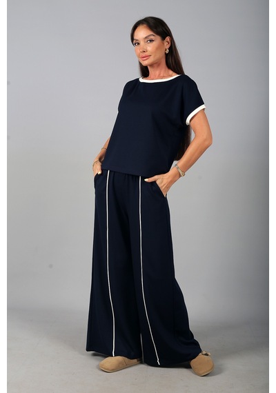 By Saygı Kadın Geniş Yaka Bluz Beli Lastikli Cepli Bol Paça Pantolon Biyeli Modal 2'li Takım Lacivert By Saygı Kadın Geniş Yaka Bluz Beli Lastikli Cepli Bol Paça Pantolon Biyeli Modal 2'li Takım Lacivert