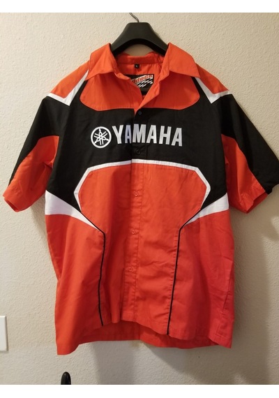 Yamaha Paddock Kısa Kol Gömlek Kırmızı Aynı Gün