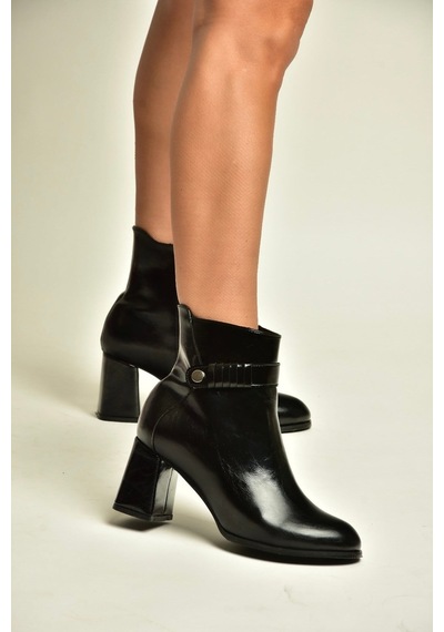 Fox Shoes Z260549660 Siyah Rustik Kalın Topuklu Kadın Bot