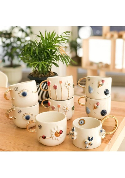 El Yapımı Bahar Çiçekleri Kabartmalı Kupa 24 Ayar Altın Dekorlu 300 Ml Mug Spring Flower Beyaz - Çok Renkli
