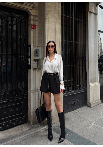 Nido Moda Zincir Kemerli Mini Şort Siyah