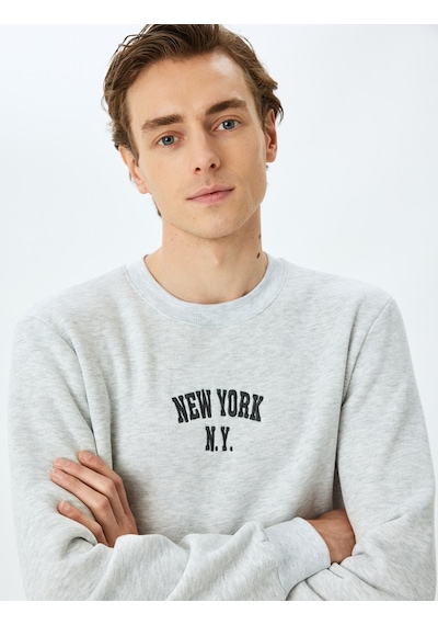 Koton Bisiklet Yaka Slogan İşlemeli Sweatshirt Gri 5wam70237mk Gri