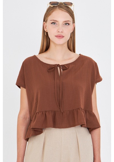 Armonika Kadın Açık Kahve Yarasa Kol Yakası Bağlamalı Eteği Fırfırlı Oversize Crop Bluz Arm-24y001088 Açık Kahverengi
