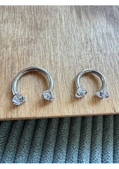 %100 316 L Cerrahi Çelik Çift Taşı Tasarım Helix Tragus Kıkırdak Piercing 8 Mm Altın