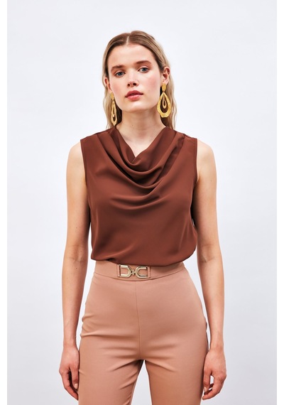 Sateen Degaje Yaka Kolsuz Bluz - Kahve