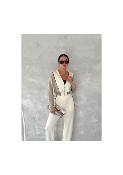 Gugus Kadın Trend Eşofman Takımı Dik Yaka Fermuarlı Bol Paça Yanları Şeritli Aysho Model Beyaz-bej Gugus Kadın Trend Eşofman Takımı Dik Yaka Fermuarlı Bol Paça Yanları Şeritli Aysho Model Beyaz-bej