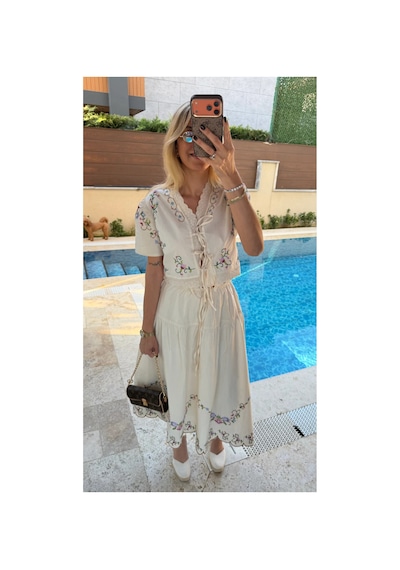 Asur Boutique Kadın Ekru Çiçek Nakışlı Bağcıklı Yaka Midi Boy Yazlık Keten Takım Bej