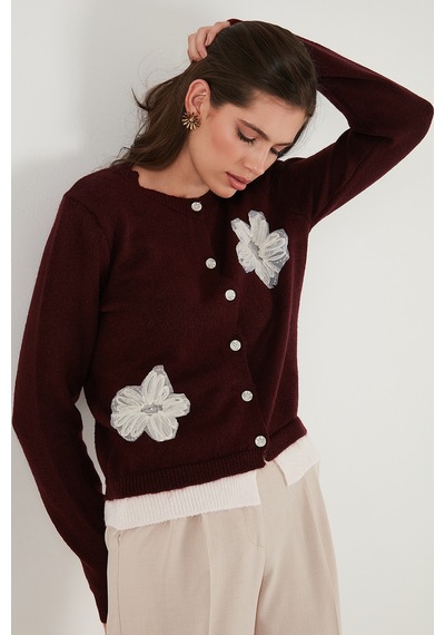 Lela Premium Tül Çiçek Detaylı Regular Fit Bisiklet Yaka Düğmeli Triko Bayan Hırka 680Hi002421 Bordo